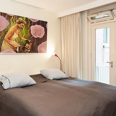 Amstel View Canal House *
